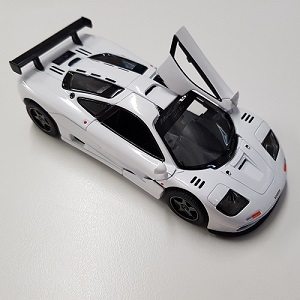 KG520143 Kinsmart McLaren F1 GTR die cast pull back (per stuk)